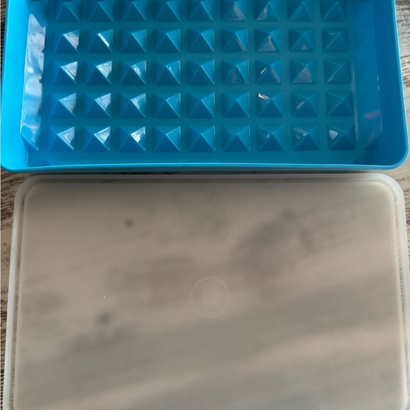 Tupperware - Picture 2 of 3